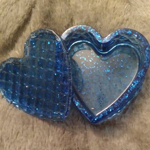 small blue heart box - Picture 1 of 2